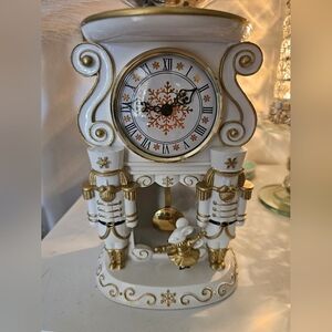 Bath and Body Works Nutcracker Elegant White and Gold Wall Clock/candle Holder